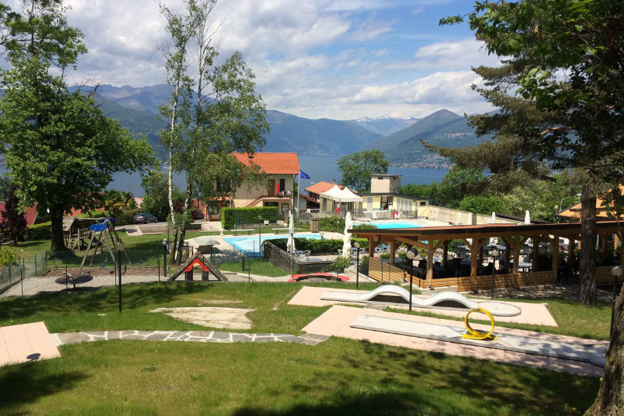 Auch der Ausblick vom Minigolf-Platz ist fantastisch