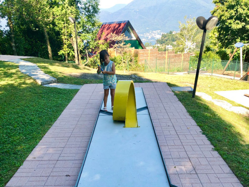 Der große Terrassenbereich des Restaurants im Villaggio Olandese